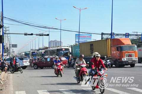 Khiếp vía cảnh ‘giỡn mặt tử thần’ ở đường đẹp nhất ở TP.HCM