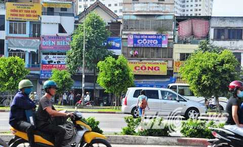 Khiếp vía cảnh ‘giỡn mặt tử thần’ ở đường đẹp nhất ở TP.HCM