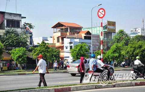 Khiếp vía cảnh ‘giỡn mặt tử thần’ ở đường đẹp nhất ở TP.HCM
