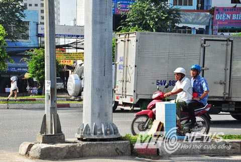 Khiếp vía cảnh ‘giỡn mặt tử thần’ ở đường đẹp nhất ở TP.HCM