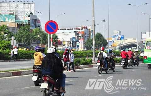 Khiếp vía cảnh ‘giỡn mặt tử thần’ ở đường đẹp nhất ở TP.HCM