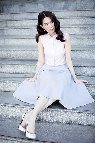 Ngọc Trinh khác lạ trong góc hình mới.