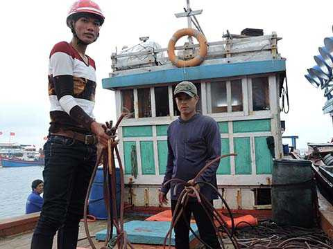 Thêm một tàu cá của ngư dân Lý Sơn bị đập phá cướp tài sản tại Hoàng Sa