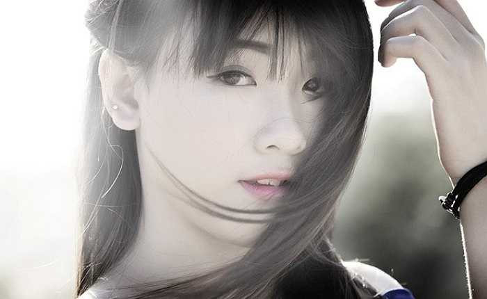 Ngọc Quyên cảm thấy khá bất ngờ khi nhận được sự quan tâm của cộng đồng mạng. 'Trước hôm 4/10, trang cá nhân của mình có gần 15.000 người theo dõi. Đến sáng 5/10, mình thấy con số đã lên hơn 30.000 lượt người theo dõi', Quyên cho biết.