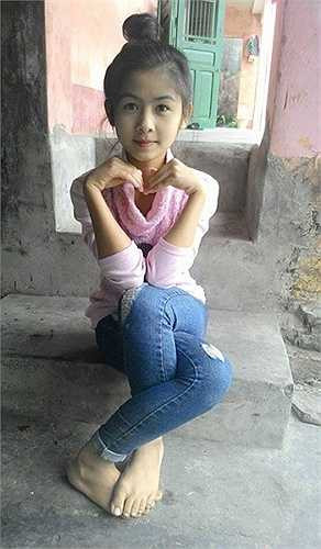 Bức ảnh của Thanh Thư nhanh chóng được chia sẻ trên mạng, cho biết: 'Mình rất hay làm những bức ảnh khoèo chân hay mắt lác để mang lại tiếng cười. Bức hình đó mình chụp vui thôi nhưng không ngờ mọi người lại thích thú đến vậy'.