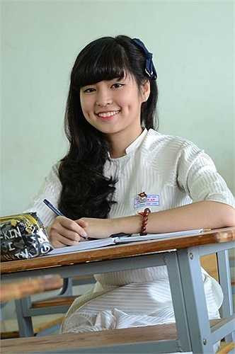 Với bức ảnh tươi tắn chụp trong lớp học, cô nữ sinh Đắk Lắk nhanh chóng nhận được nhiều sự quan tâm của cộng đồng mạng với hơn 50 ngàn lượt xem và nhiều bình luận cho bức ảnh.