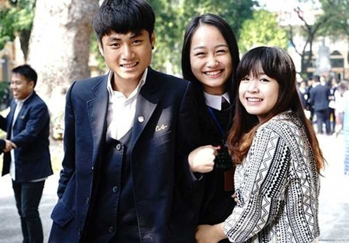 Gương mặt xinh xắn, đôi mắt biết cười, cô bạn còn tham gia nhiều vào các hoạt động nghệ thuật và thể dục thể thao. 