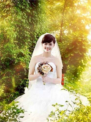 Cô bạn My Nguyễn, tên thật là Nguyễn Thị Tú Anh, sinh năm 1997, hiện là học sinh trường THPT Phú Xuyên A, Hà Nội. Ngoài công việc học tập, My Nguyễn còn tham gia chụp ảnh, làm teen model cho các shop thời trang. Nhìn vẻ ngoài yểu điệu thục nữ nên chẳng ai nghĩ cô bạn rất giỏi võ và từng đạt giải nhất Pencaksilat cấp thành phố.