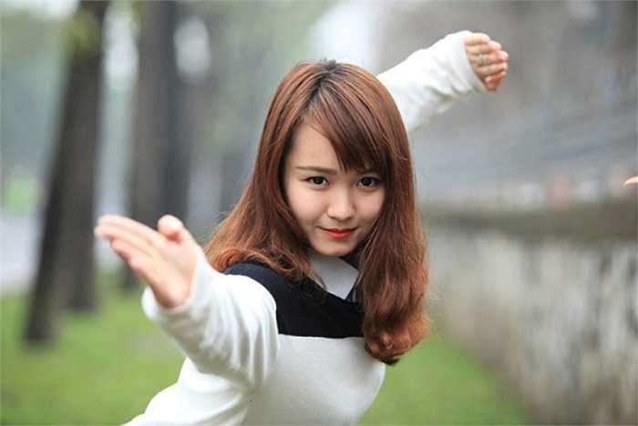 Mai Phương là một trong những gương mặt vàng của làng wushu Việt Nam. Không chỉ ấn tượng trên sàn võ, cô nàng còn luôn thu hút người đối diện bởi tính cách thân thiện, hoạt bát.