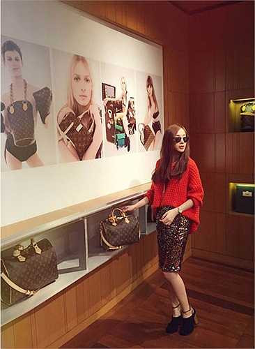 Louis Vuitton là một trong những thương hiệu yêu thích của người đẹp 19 tuổi. Theo Eva