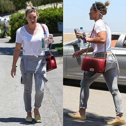 Mẫu túi Chanel boy màu đỏ cũng được nữ ca sỹ Hilary Duff yêu thích.