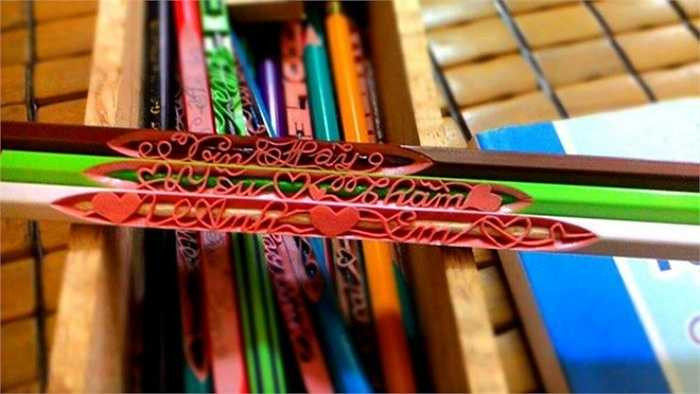 Chàng trai Bách khoa cho biết, để khắc chữ trên cả thân chì dài cần 2-3 giờ.