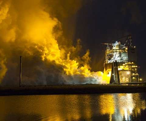 NASA thử nghiệm tên lửa lớn nhất lịch sử 