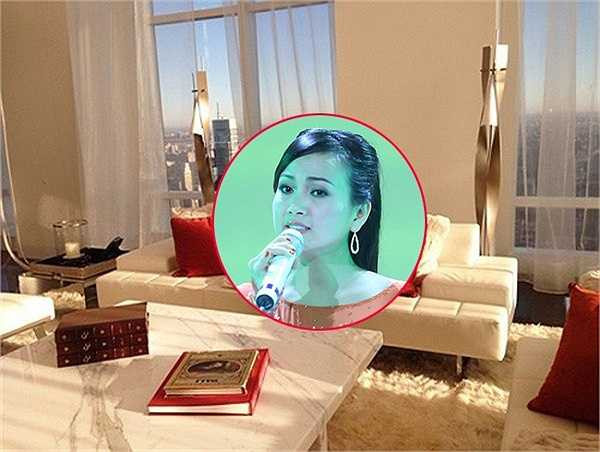 Nữ ca sĩ Hà Phương – em gái ca sĩ Cẩm Ly đang có cuộc sống xa hoa bên người chồng tỷ phú ở Mỹ. Vợ chồng Hà Phương là chủ nhân của một biệt thự lộng lẫy nhưng đáng chú là căn penthouse ở tầng 89-90 của tòa tháp Trump World Tower nổi tiếng xa hoa ở New York. 