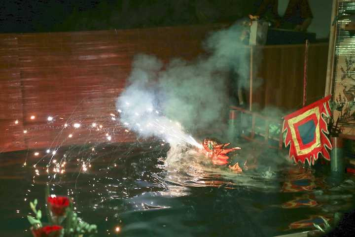 Long Thành diễn xướng