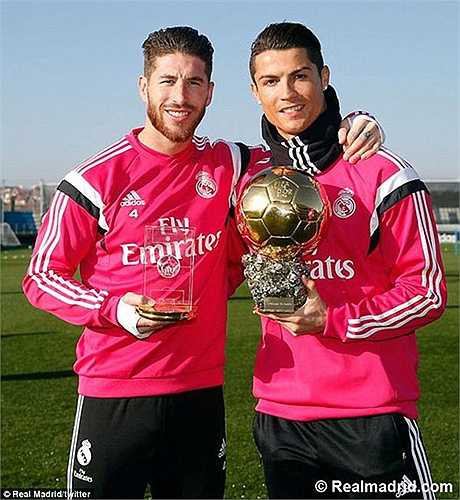 Ronaldo cùng người đồng đội Ramos - một trong những thành viên của đội hình xuất sắc nhất năm 2014