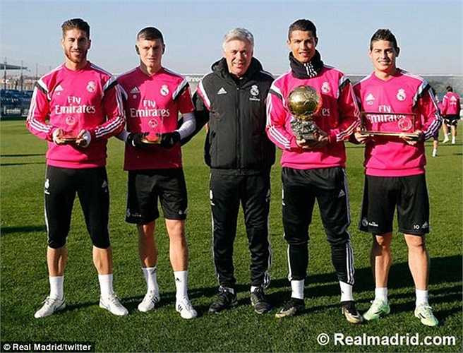 HLV Ancelotti bên các học trò cưng