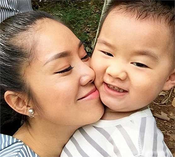 Nhiều người cho rằng, nam diễn viên Hiệp sĩ mù buộc phải thành chú rể bất đắc dĩ để cưới chạy bầu cho Lê Phương. Còn nữ diễn viên là người nhẹ dạ nên bị lừa cả tình lẫn tiền và hiện phải tay trắng nuôi con một mình. 