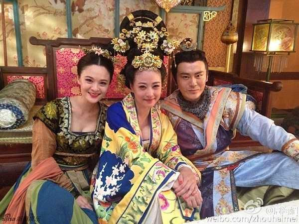 Châu Hải My luôn vui tươi, rạng rỡ trên phim trường.