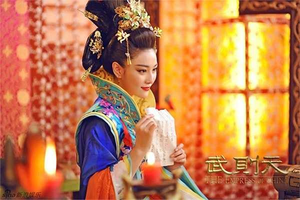 Không cam lòng, Tiêu Thục Phi đã bắt tay cùng Vương hoàng hậu lập kế hoạch chiếm lại tình cảm của bậc đế vương.