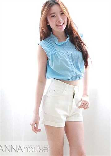 Vin AnnaHouse là hotgirl 9x xinh đẹp được nhiều bạn trẻ Malaysia mến mộ qua những bức hình khoe vẻ trong sáng, dịu dàng trên mạng xã hội.