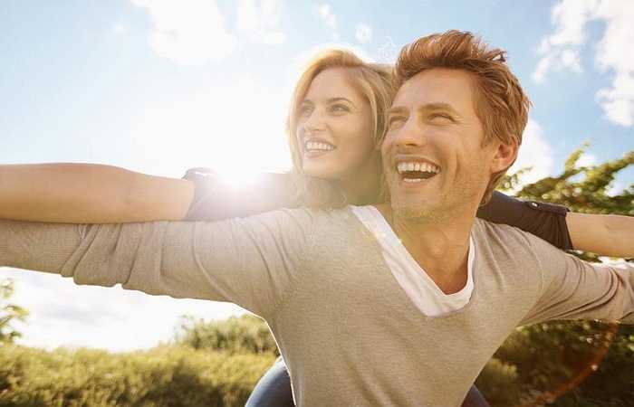 Tăng cường hệ thống miễn dịch: Nghe nhạc khiến cơ thể tiết ra hormone tăng cường miễn dịch. Nghe nhạc 50 phút có thể làm tăng kháng thể và làm giảm mức độ căng thẳng của các cortisol hormone.