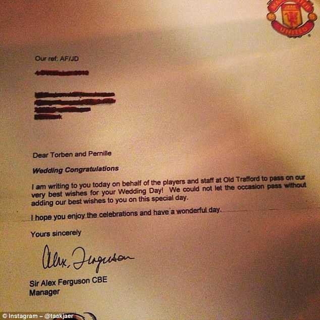 Trên trang Instagram, Aakjaer đăng tải bức thư chúc mừng đám cưới từ Sir Alex Ferguson