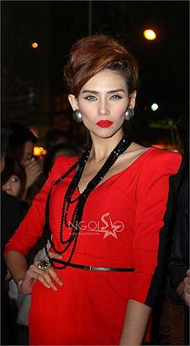 Chính sự thay đổi bất ngờ về ngoại hình đã khiến chân dài làng mốt vướng nghi vấn dùng chất kích thích để giảm cân. 