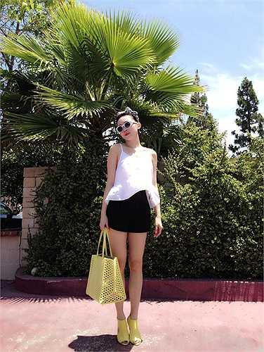 Trên trang cá nhân, Tóc Tiên thường xuyên chia sẻ những shoot hình thời trang đời thường của mình