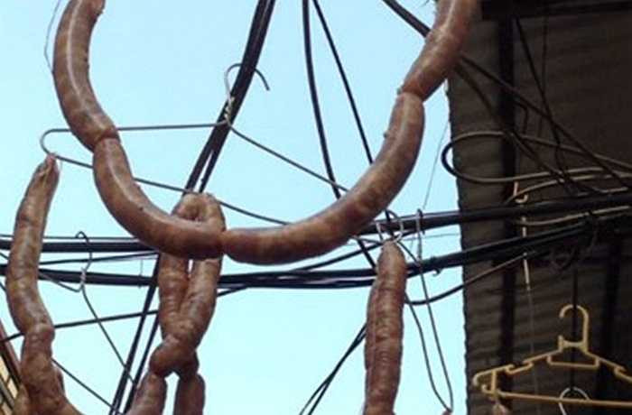 Cận cảnh 'trận địa' lạp xưởng trên cao ở ngõ 58, Hoàng Hoa Thám.