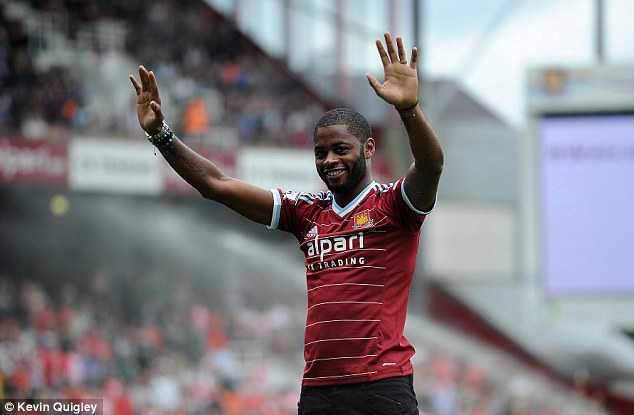 Alex Song đang thi đấu khá tốt tại West Ham