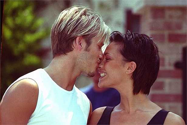 Nụ hôn ngọt ngào của Beckham và Victoria ngày mới yêu nhau