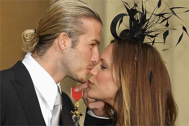 Lúc Beckham nhận huân chương nước Anh