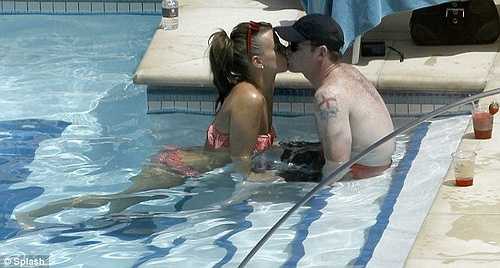 Rooney và vợ tình tứ ở Las Vegas