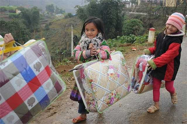 Xã Sàng Ma Sáo gồm 700 hộ với gần 5000 khẩu, 100% là người dân tộc Mông