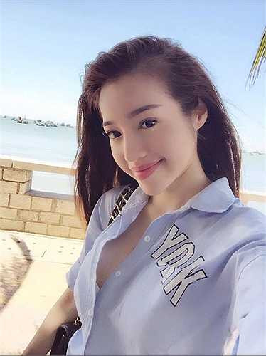Elly Trần thường xuyên khoe ảnh con gái đáng yêu trên trang cá nhân