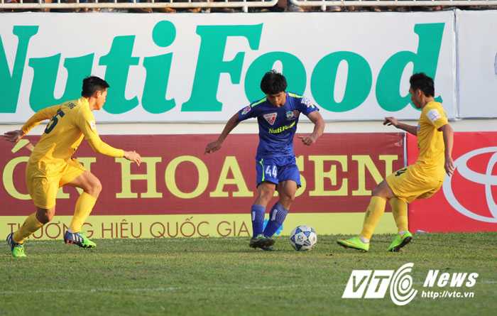 Công Phượng giữa vòng vây sao Thanh Hóa