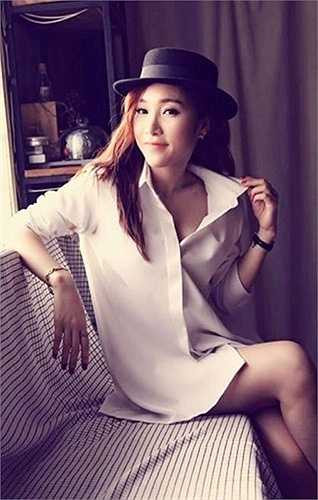 Ngoài niềm đam mê và công việc chính liên quan đến âm nhạc, Phương Hường còn là một bà chủ trẻ, kiếm tiền rất giỏi. 