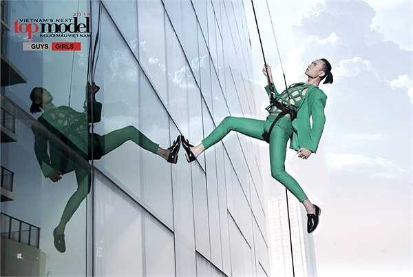 Nhưng, đối với những người anh thân thiết, anh chàng sẽ trở nên là một người hoạt bát và năng động. Bằng chứng là Duy Anh luôn bày trò để trêu chọc những thí sinh trong nhà chung, khiến cho không khí trong nhà chung trở nên thoải mái và vui vẻ hơn.