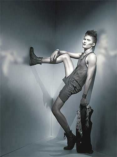 Chàng trai trẻ sinh năm 1993 đến từ Gia Lai đã gây ấn tượng mạnh với ban giám khảo ngay từ cái nhìn đầu tiên.