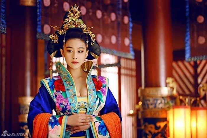 Trương Hinh Dư đã mang đến màn ảnh một nhan sắc không thể gợi cảm hơn.