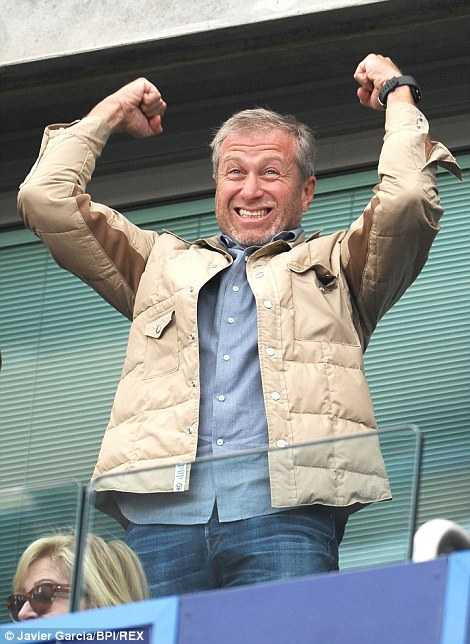 Tỷ phú người Nga trang bị cho máy bay riêng của mình hệ thống phòng thủ tên lửa hiện đại, cùng khoang chứa rộng rãi, có thể tiếp đón 350 khách một lúc, nội thất bên trong được dát vàng