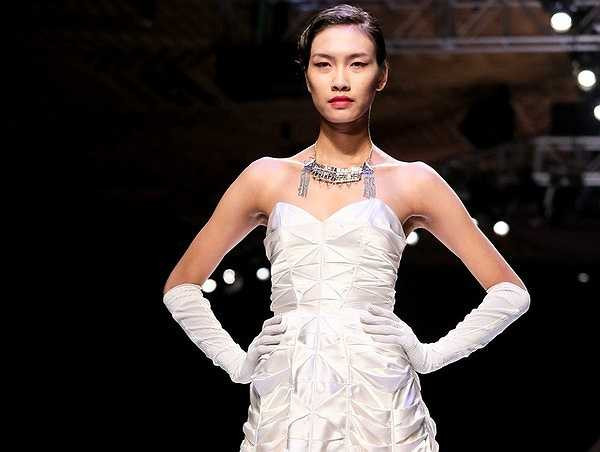 Trong thử thách catwalk cơ bản và nâng cao của 'Vietnam’s Next Top Model 2014', Nguyễn Oanh đã khiến các giám khảo không khỏi lo lắng trước những tiến bộ chậm chạp và cứng nhắc của cô