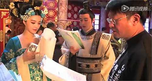 Tập dượt kịch bản.