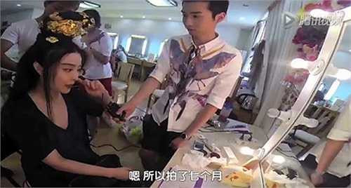 Mới đây, nam MC Hựu Minh của show Trò chuyện với sao đã phỏng vấn Phạm Băng Băng ngay tại trường quay Hoành Điếm, nơi diễn ra những cảnh quay cuối cùng của Võ Mỵ Nương truyền kỳ.