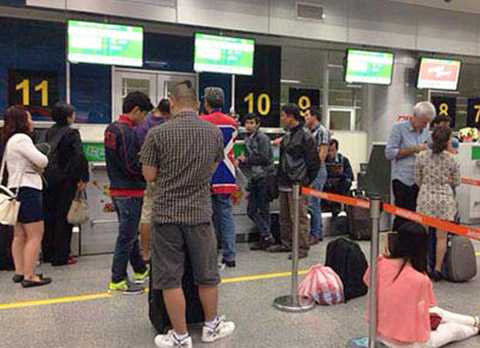 Trễ chuyến, hành khách vạ vật, JetstarPacific, trả lại tiền, sân bay, Đà Nẵng