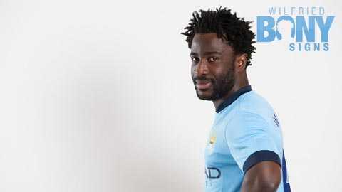 Bony về Man City
