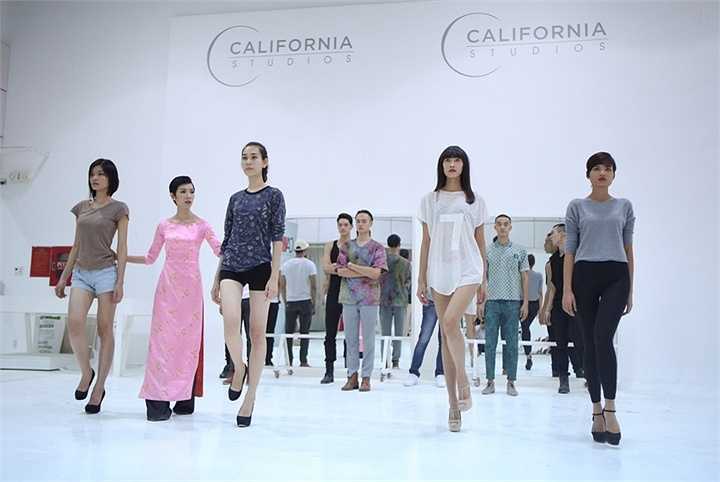 Cùng ngắm những hình ảnh các thí sinh luyện tập với giám khảo Xuân Lan: