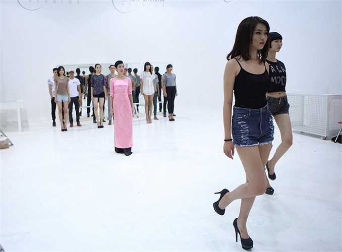 Tuy nhiên, do bận công việc học tập nên Văn Thắng và Tấn Khang không thu xếp trở về Việt Nam được