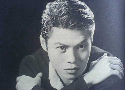 Cơ hội cho Đặng Tiệp gần như là con số 0 khi cô đã được chuyển xuống vai Bình Nhi. Thế nhưng bất ngờ Nhạc Vận đã thay đổi tất cả, tiếng gọi ái tình với nam tài tử Hồng Kông La Liệt đã mang 'đệ nhất mỹ nhân Hồng Lâu Mộng' đi, để lại cuộc cạnh tranh vai Vương Hy Phượng do Đặng Tiệp làm át chủ bài.